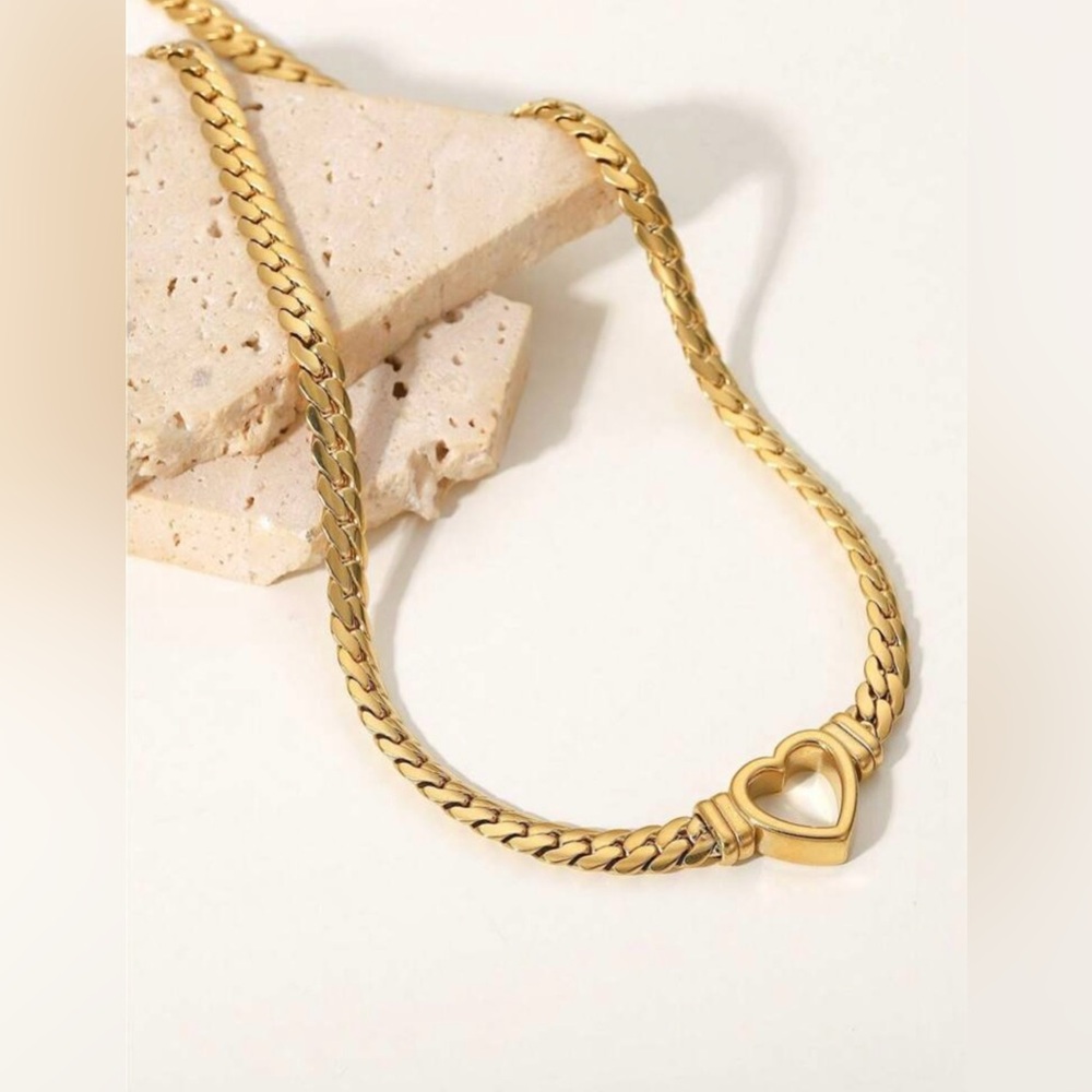 New Vintage Stainless Steel Necklace Hollow Heart Gold Toned